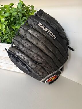 Easton NYZ115 Black Men's Baseball Glove with Red/Yellow Logo Accent 11.5”  RHT